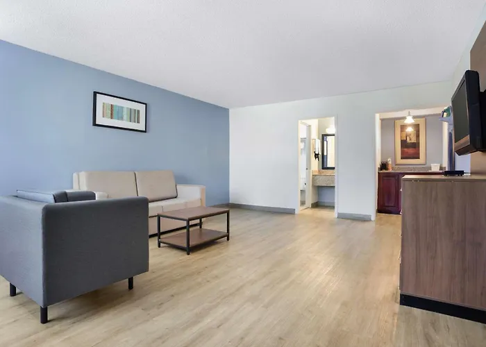 Quality Inn & Suites Near Lake Eufaula