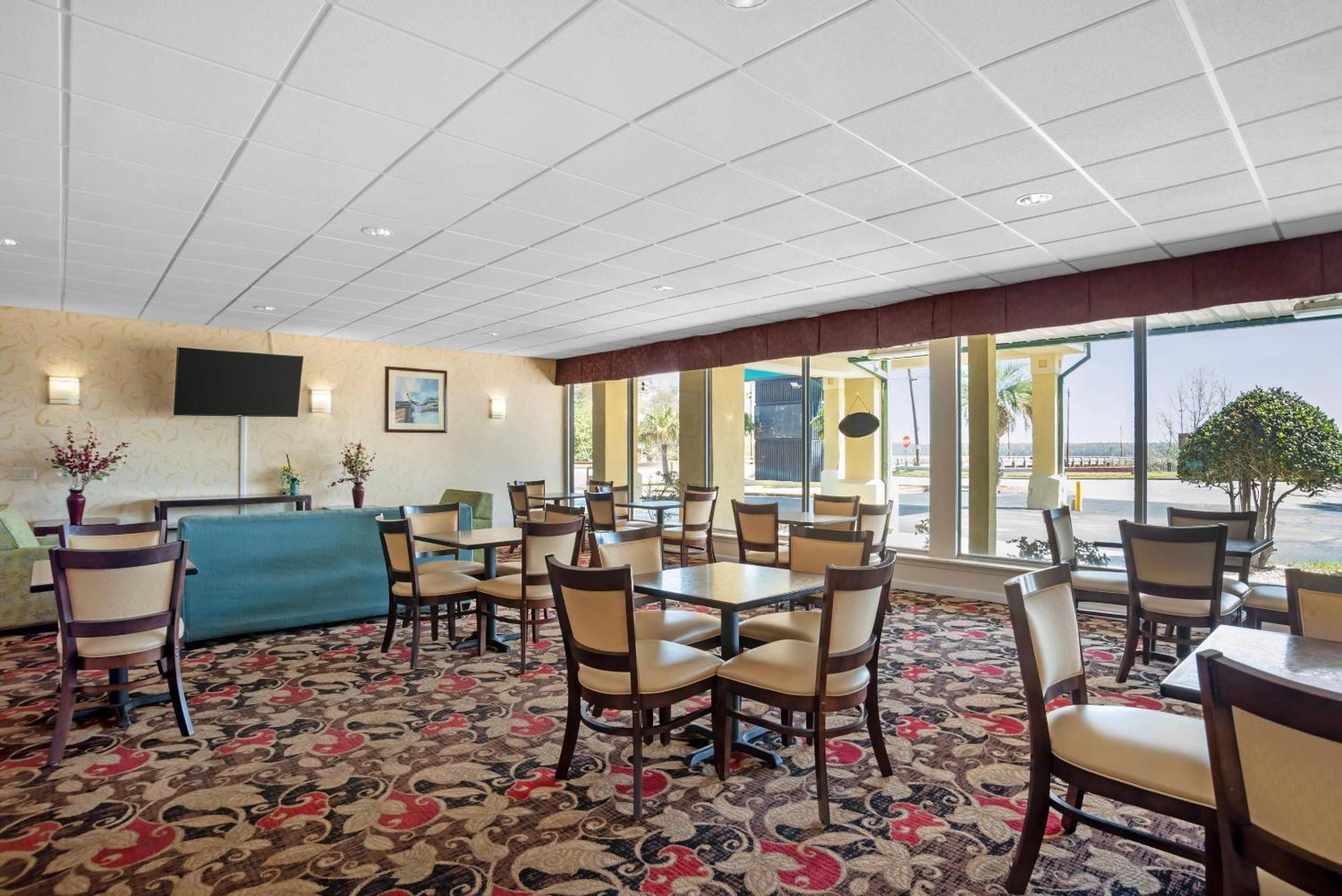 Hotel Quality & Near 2*